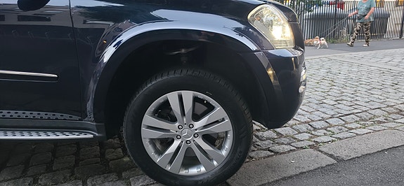 Mercedes-Benz GL450 24 of 30