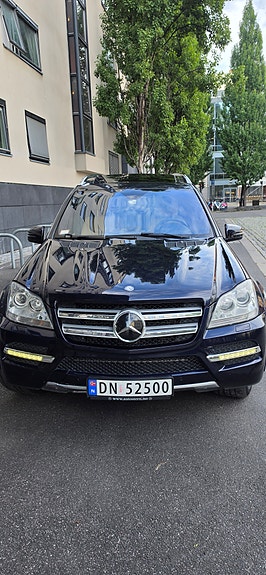 Mercedes-Benz GL450 2 of 30