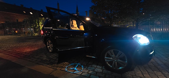 Mercedes-Benz GL450 25 of 30