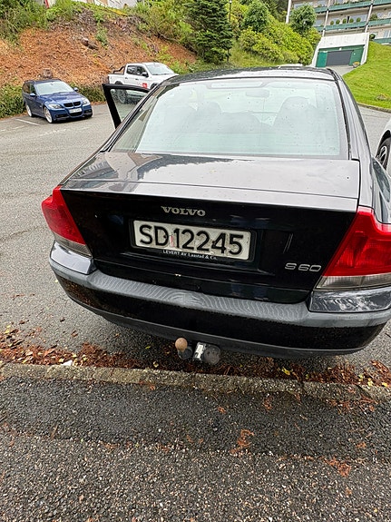 Volvo S60 2 of 5
