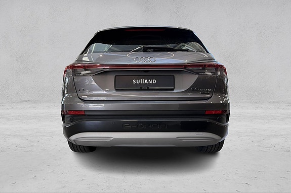 Audi Q4 e-tron 4 of 5
