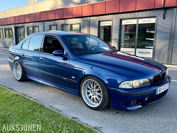 BMW M5 2 of 5