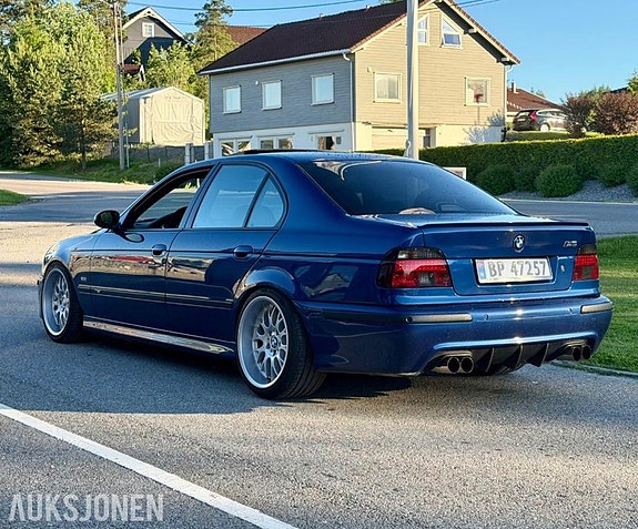 BMW M5 3 of 5