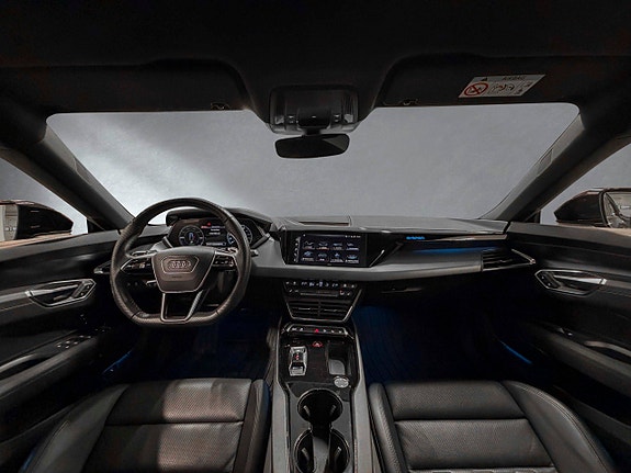 Audi e-tron GT 16 of 30