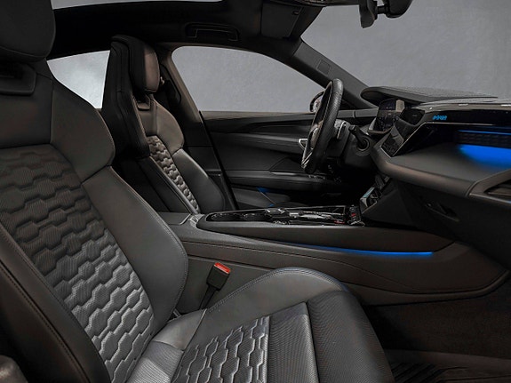 Audi e-tron GT 14 of 30