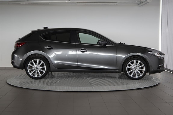 Mazda 3 4 of 5
