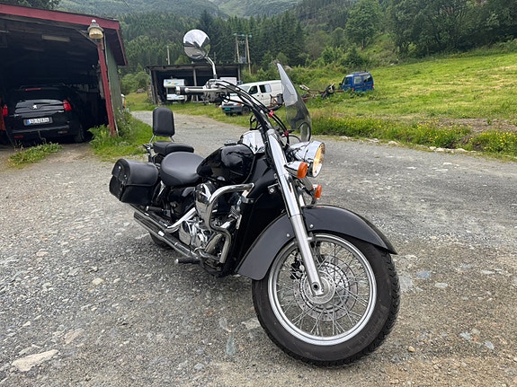 Honda VT 750 C Shadow 2 of 5