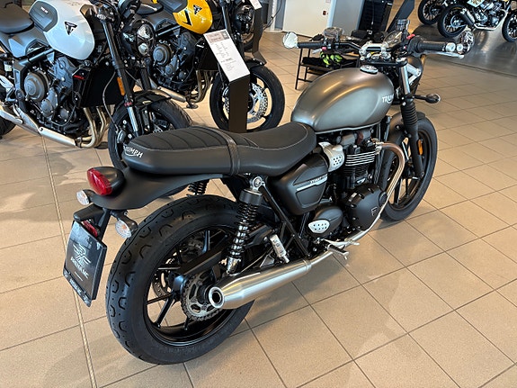Triumph Street Twin 4 of 5