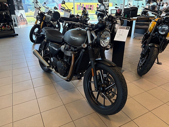Triumph Street Twin 3 of 5