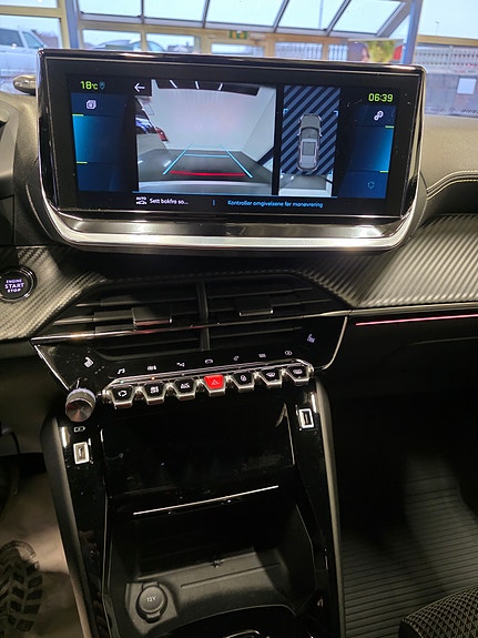 Peugeot e-2008 17 of 28