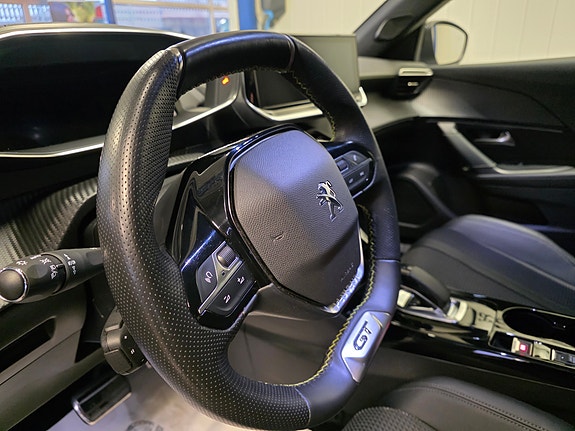 Peugeot e-2008 12 of 28
