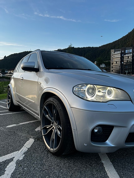 BMW X5 3 of 5