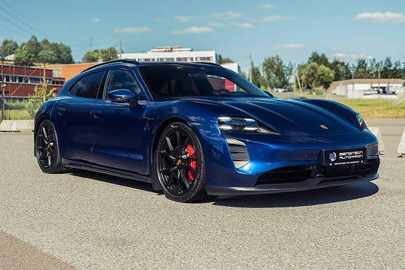 Porsche Taycan Sport Turismo 3 of 5