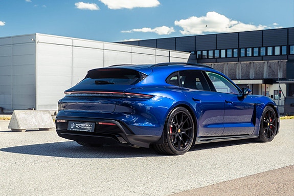 Porsche Taycan Sport Turismo 2 of 5