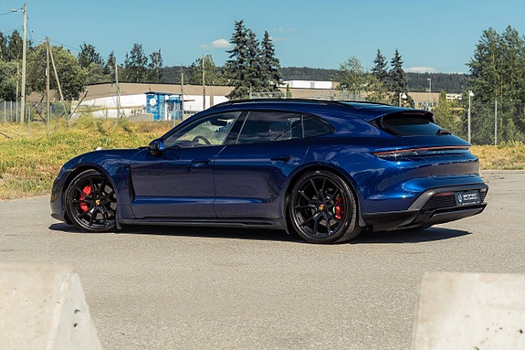 Porsche Taycan Sport Turismo 4 of 5