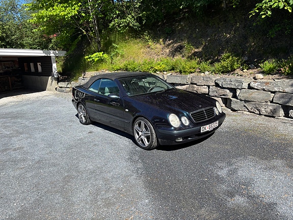 Mercedes-Benz CLK200 3 of 6