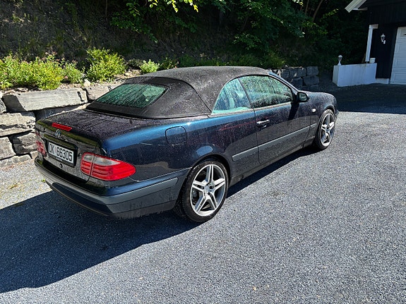 Mercedes-Benz CLK200 2 of 6
