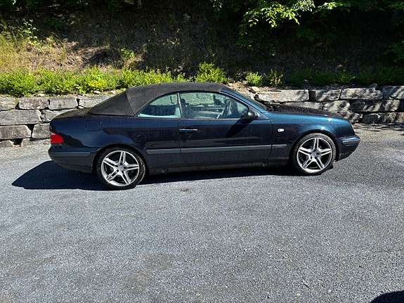 Mercedes-Benz CLK200 4 of 6