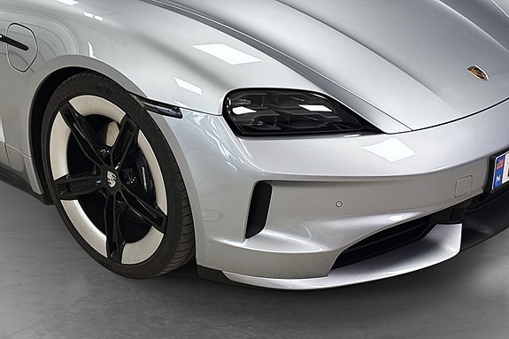 Porsche Taycan 4 of 5