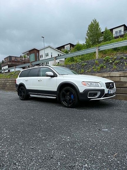 Volvo XC70 3 of 26