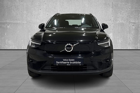 Volvo XC40 2 of 5