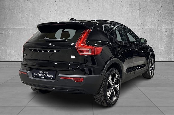Volvo XC40 4 of 5