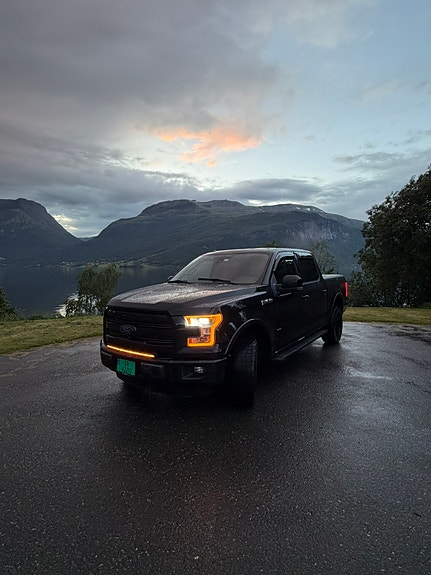 Ford F-150 2 of 5