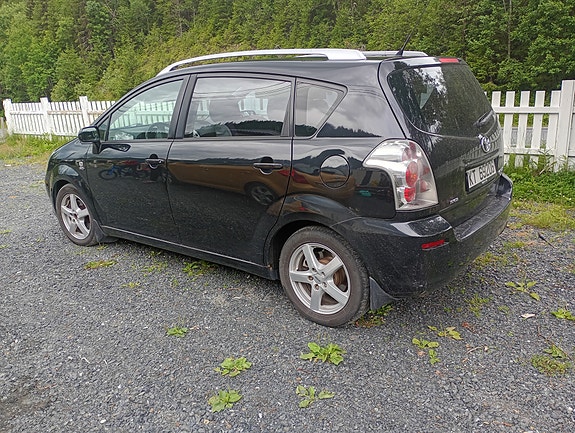 Toyota Corolla Verso 2 of 3