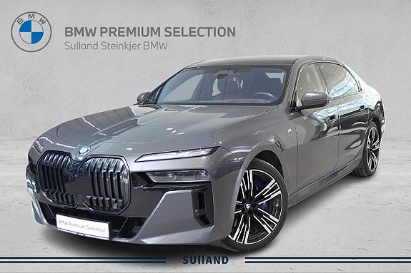 BMW i7 2 of 5