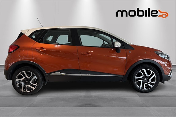 Renault Captur 3 of 5