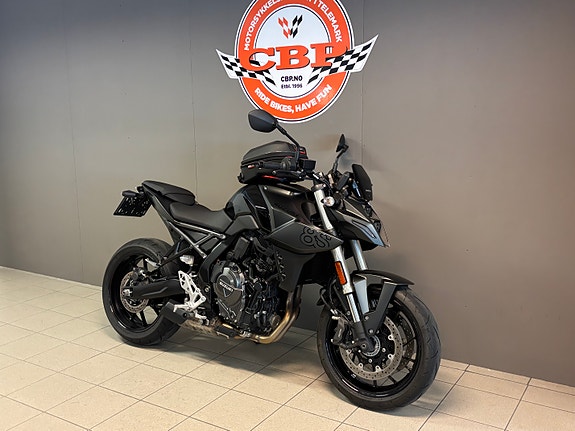 Suzuki GSX-8S 2 of 5