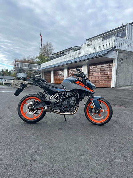 KTM 125 Duke 2 of 5