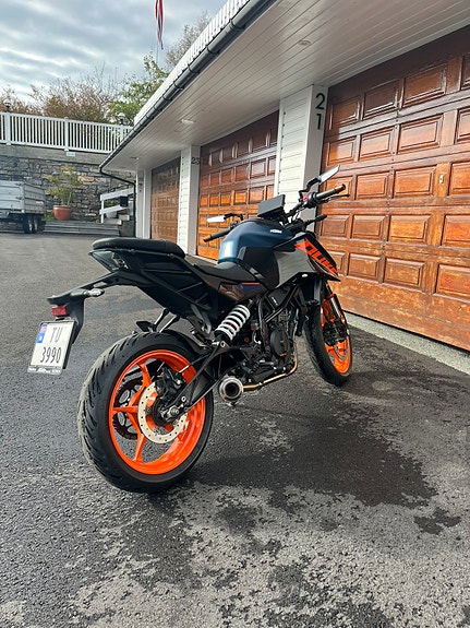 KTM 125 Duke 3 of 5
