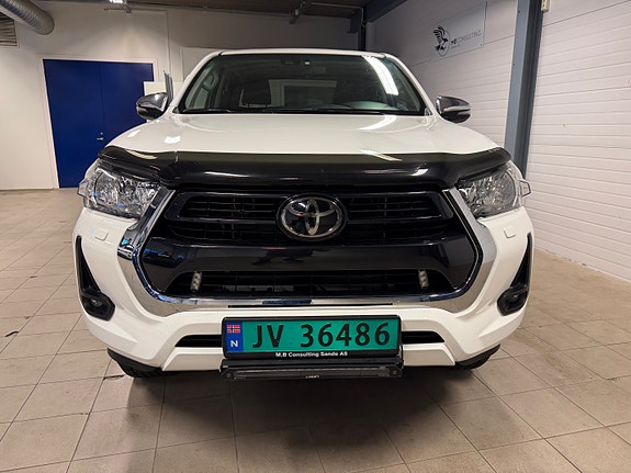 Toyota HiLux 2 of 26