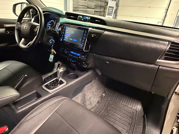 Toyota HiLux 15 of 26