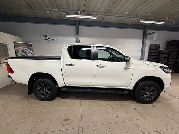 Toyota HiLux 4 of 26