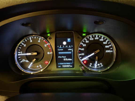 Toyota HiLux 16 of 26