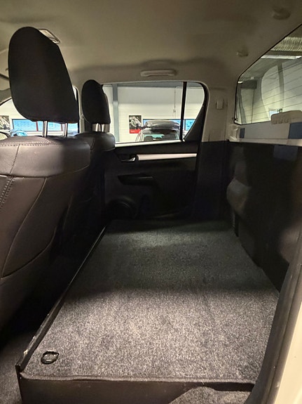Toyota HiLux 25 of 26