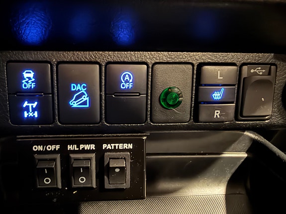 Toyota HiLux 18 of 26