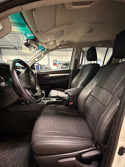 Toyota HiLux 10 of 26