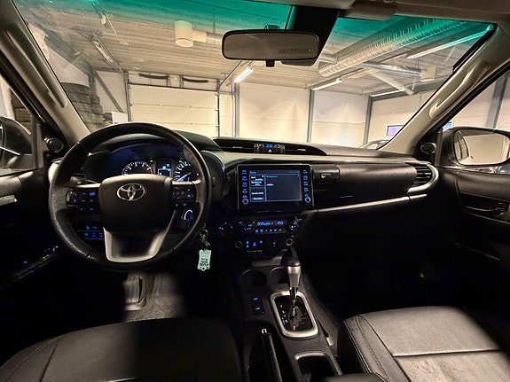 Toyota HiLux 13 of 26