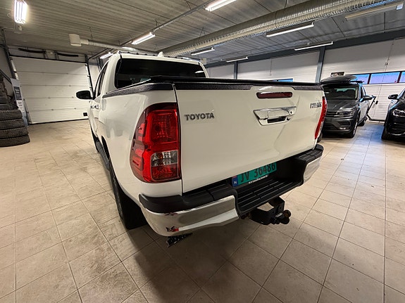 Toyota HiLux 7 of 26