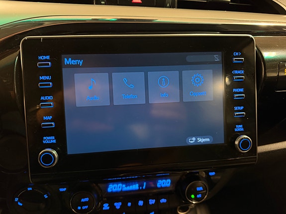 Toyota HiLux 22 of 26