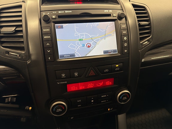 Kia Sorento 12 of 19