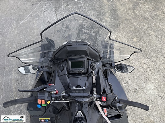 Polaris 800 Titan Adventure 3 of 5