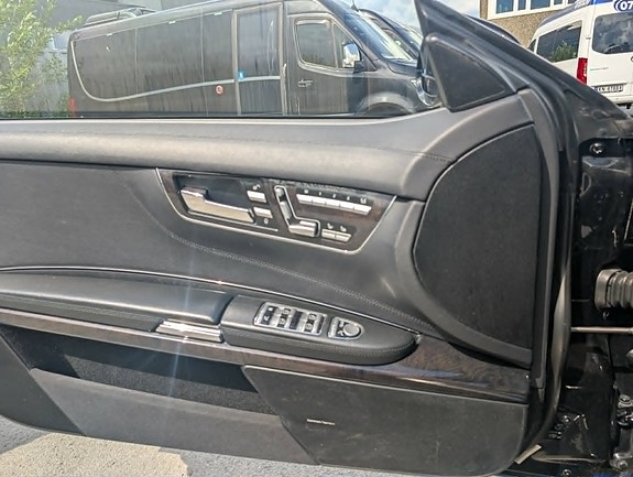 Mercedes-Benz CL63 14 of 25