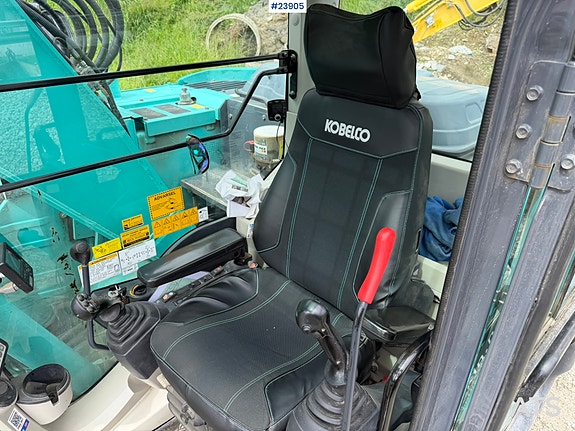 Kobelco Sk140SRLC-3 gravemaskin m/ tannskuffe, pusseskuffe og rototilt 18 of 28