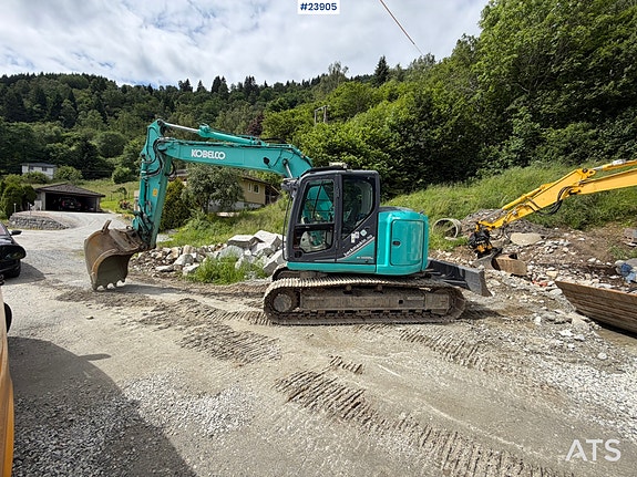 Kobelco Sk140SRLC-3 gravemaskin m/ tannskuffe, pusseskuffe og rototilt 2 of 5