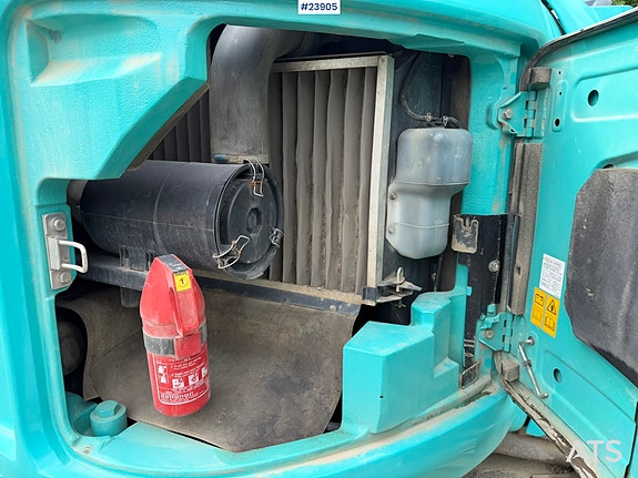 Kobelco Sk140SRLC-3 gravemaskin m/ tannskuffe, pusseskuffe og rototilt 12 of 28
