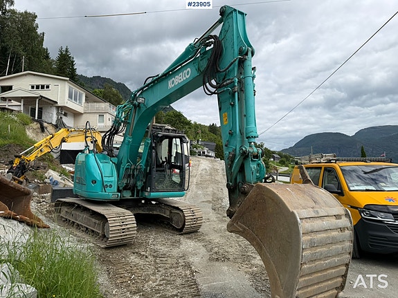 Kobelco Sk140SRLC-3 gravemaskin m/ tannskuffe, pusseskuffe og rototilt 3 of 5